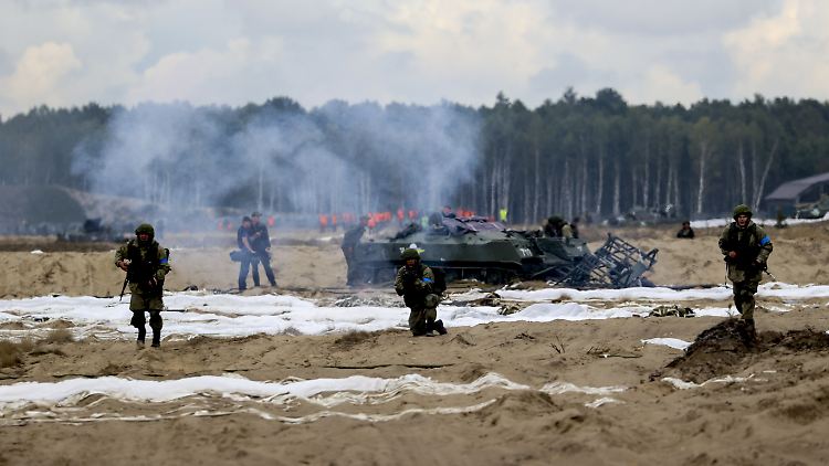 Russische und belarussische Truppen nehmen im September 2021 an der Militärübung "Zapad 2021" in der Region Brest in Belarus teil. 