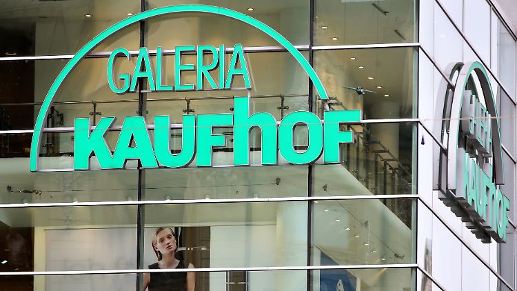 12.500 Galeria-Beschäftigte bangen um ihre Arbeitsplätze. Die Suche nach neuen Geldquellen läuft auf Hochtouren.