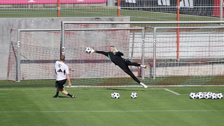 Manuel Neuer fliegt wieder.