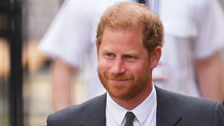 Freut sich bestimmt schon auf die Torwand: Prinz Harry.