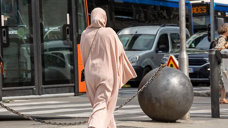 Das Tragen einer Abaja soll in Frankreich eingeschränkt werden.