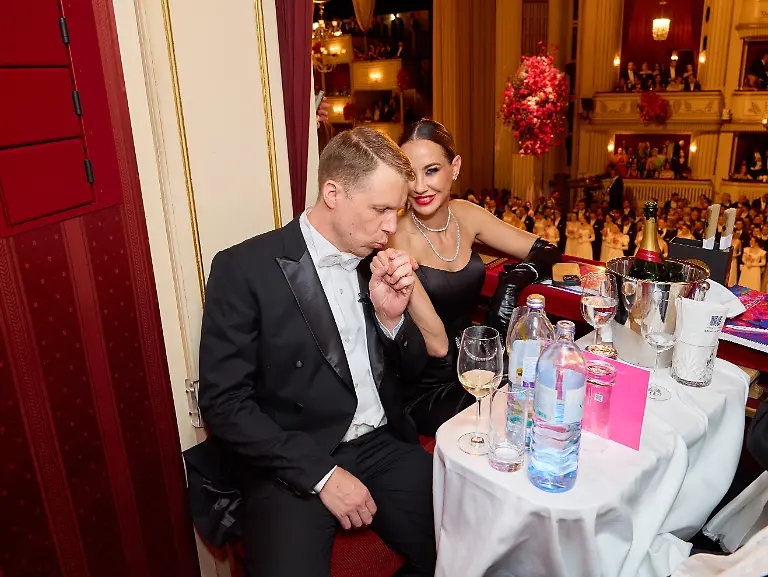 epi-217599968-ACTIONPRESS-FOTO-ONLINE-action-43762617-jpg-Wiener-Opernball-202