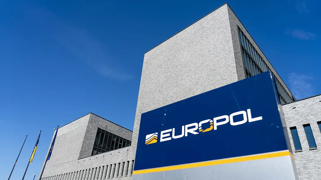 b367a96d6f8746a8abf9bd4814d9add3