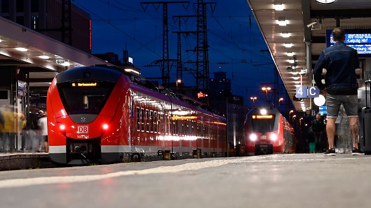 Schon kurz nach der Einführung ist die Zukunft des Deutschlandtickets ungewiss.