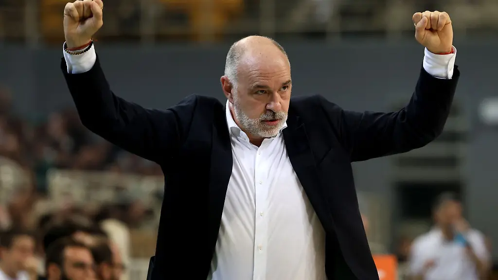 Bayerns-Cheftrainer-Pablo-Laso-jubelt