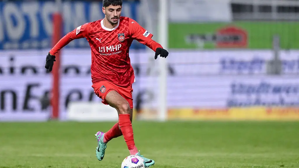 Heidenheims-Eren-Dinkci-in-Aktion-Am-Samstag-tritt-Dinkci-mit-dem-FCH-in-Bremen-an