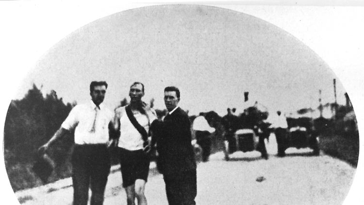 So sehen Sieger aus: Thomas Hicks gewann den Olympischen Marathon von 1904.
