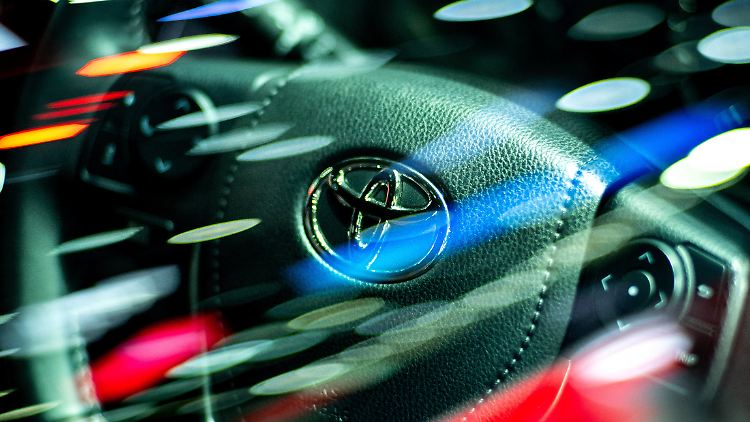 Der japanische Autohersteller Toyota musste im Januar die Auslieferung einiger Modelle seiner Tochter Toyota Industries wegen Unregelmäßigkeiten bei Dieselmotoren aussetzen. 