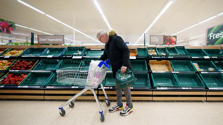 Kein Schlaraffenland: Im März standen viele Briten vor leeren Obst- und Gemüseregalen. 