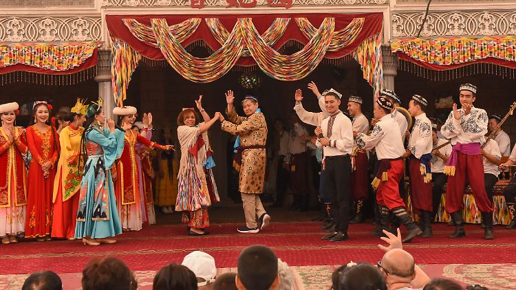 Solche Bilder aus der Provinz Xinjiang möchte China gern in die Welt senden. Von Menschenrechtsverletzungen an den Uiguren soll dagegen nichts publik werden. 