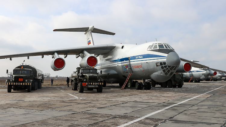 Vier Flugzeuge vom Typ Ilyushin Il-76 wurden in Pskow beschädigt. (Archivbild)