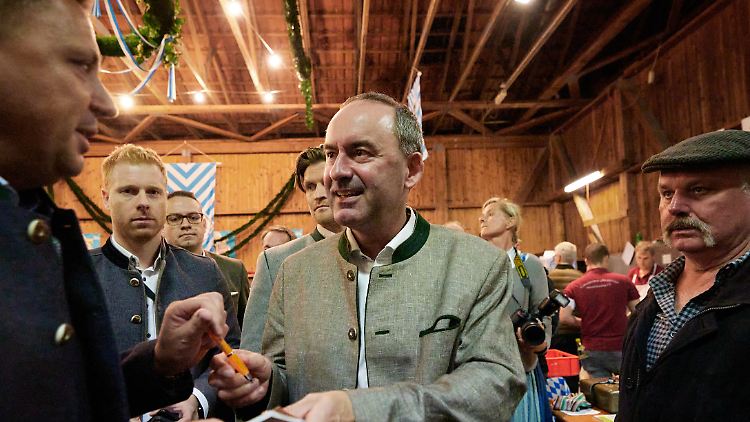 Am Dienstagabend trat Aiwanger beim "politischen Abend" auf dem Herbstfest in Steinbrünning auf.