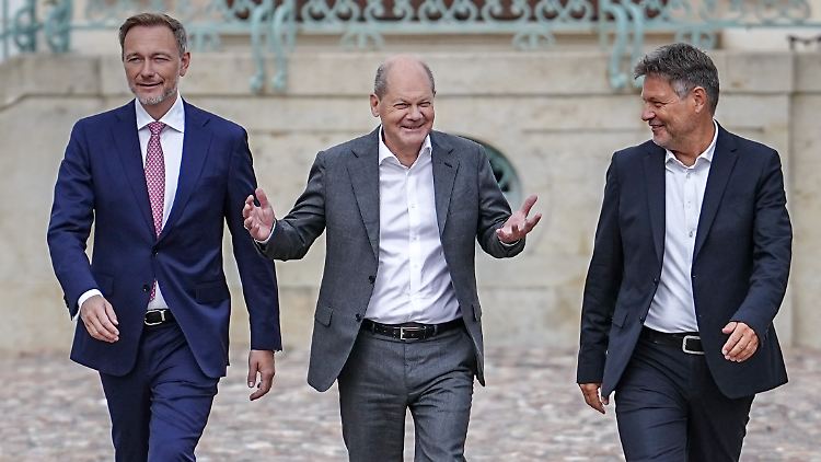 Gut gelaunt traten Lindner, Scholz und Habeck in Schloss Meseberg vor die Presse. Beim Thema Hubert Aiwanger wurden sie jedoch ernst. 