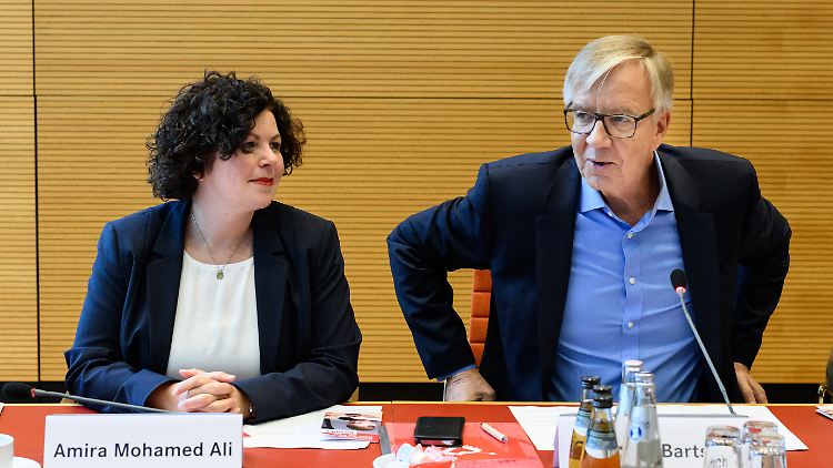 Mohamed Ali und Bartsch (r.) müssen in eine "kleine Verlängerung".
