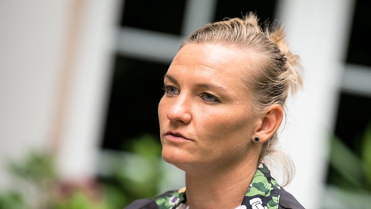 Alexandra Popp hält sich nach der enttäuschenden WM alle Optionen offen.