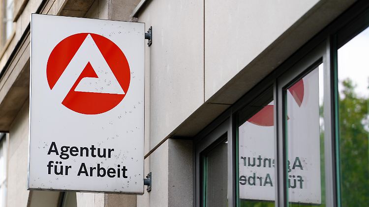 Die BA ist mit mehr als 110.000 Mitarbeiterinnen und Mitarbeitern eine der größten Behörden in Deutschland.