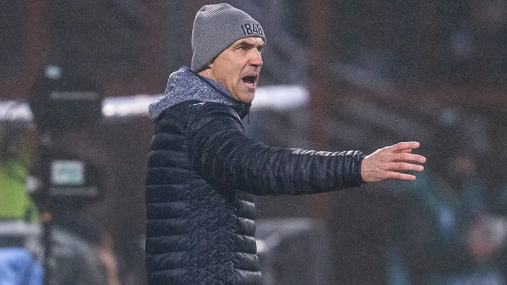 Bochums-Trainer-Thomas-Letsch-gibt-Anweisungen