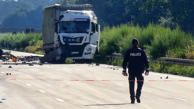 Die verunfallten LKW wurden inzwischen abgeschleppt.