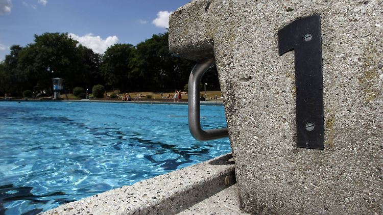 Die Treffen im Freibad gehören einfach dazu.
