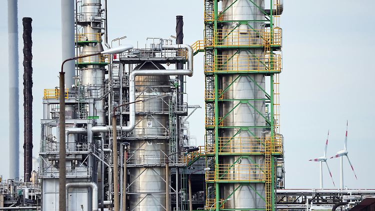 Die PCK-Raffinerie versorgt große Teile des Nordostens Deutschlands mit Treibstoff.