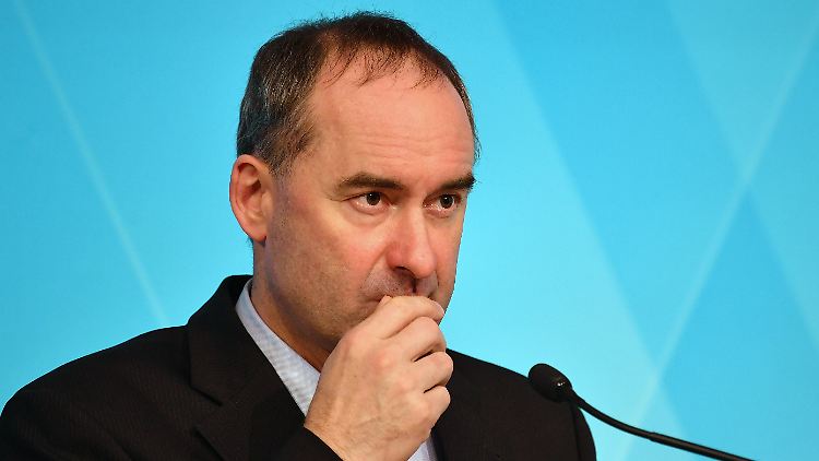"Ich war noch nie Antisemit oder Extremist", verteidigt sich der Chef der Freien Wähler. 