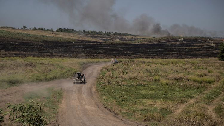 Aus dem All erkennbare Spuren der Gefechte: Ukrainische Einheiten auf dem Weg zur Saporischschja-Front. 