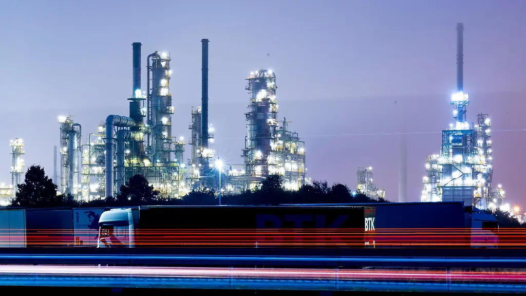 Blick-auf-die-Raffinerie-in-Leuna