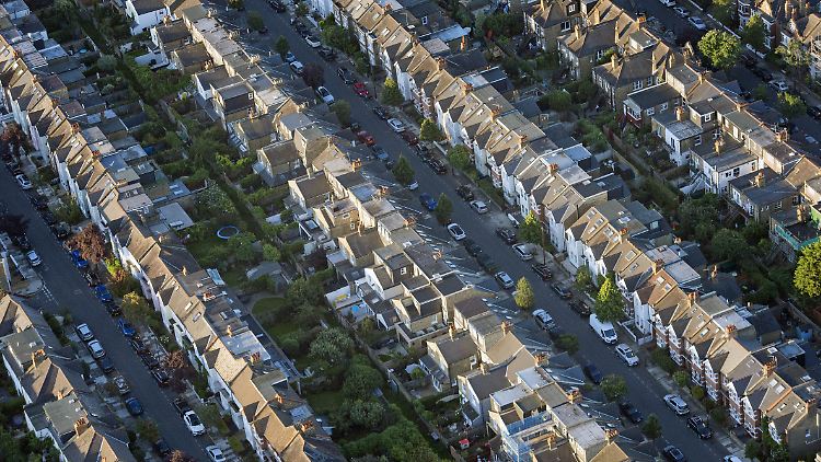 Im August sanken die Immobilienpreise in Großbritannien um mehr als fünf Prozent.