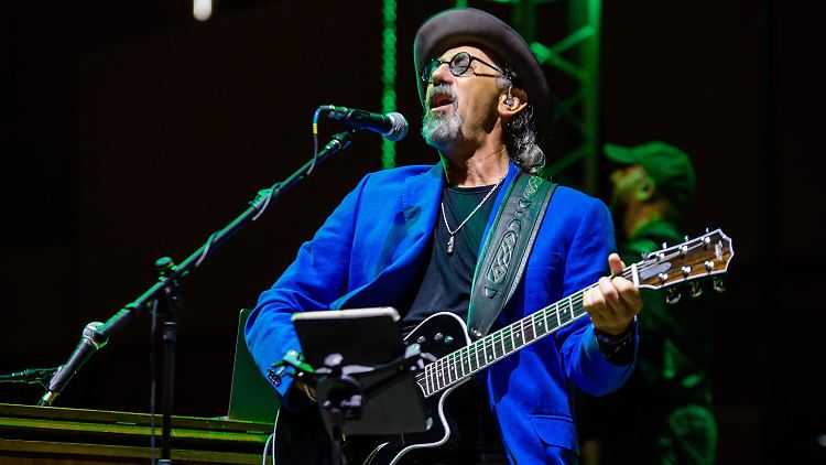 Jack Sonni blieb der Gitarre auch nach dem Ende seiner professionellen Musik-Karriere treu. 