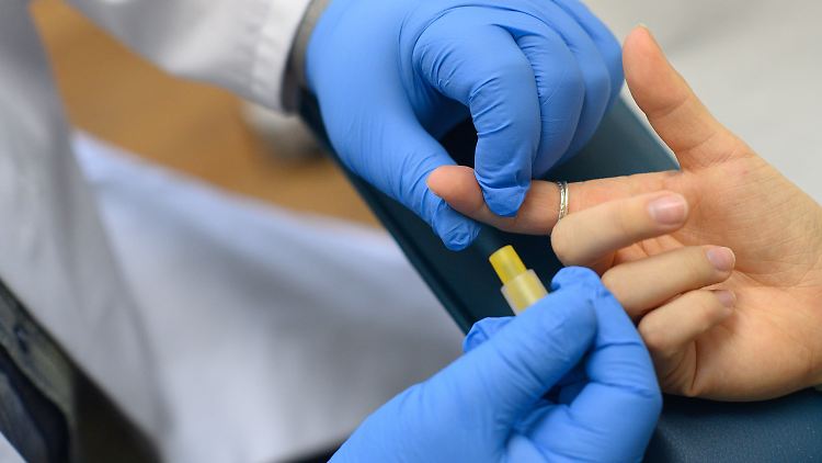 Mit einem Labortest ist das HI-Virus eindeutig nachweisbar.