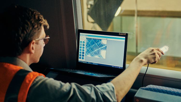 Für die Fahrgäste ist das Gittermuster kaum erkennbar.
