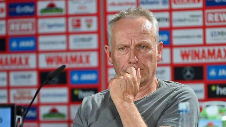 Nachdenklich nach der Klatsche: Christian Streich.