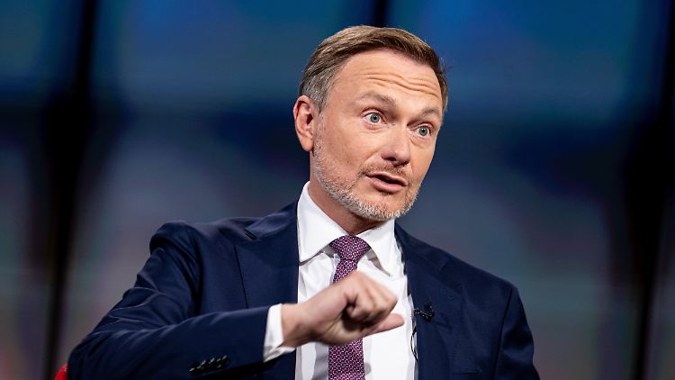 Rechnet anders als der CDU-Chef: Finanzminister Lindner möchte gar keine Steuern erhöhen, auch nicht den Spitzensteuersatz.