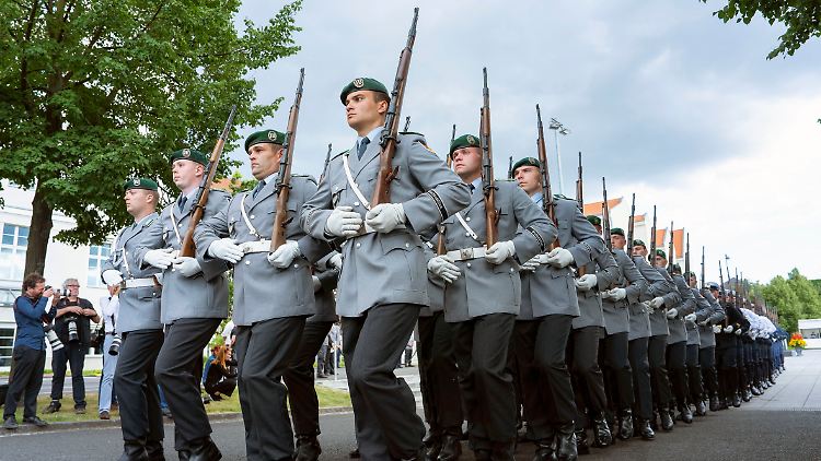 Deutschlands Soldaten sollten nach dem Willen der Bundeswehr mehr Wertschätzung erfahren.