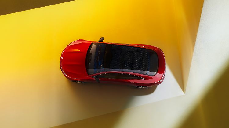 Das riesige Glasdach des Mercedes Concept CLA besticht. Für die Serienproduktion könnte es zu teuer sein.
