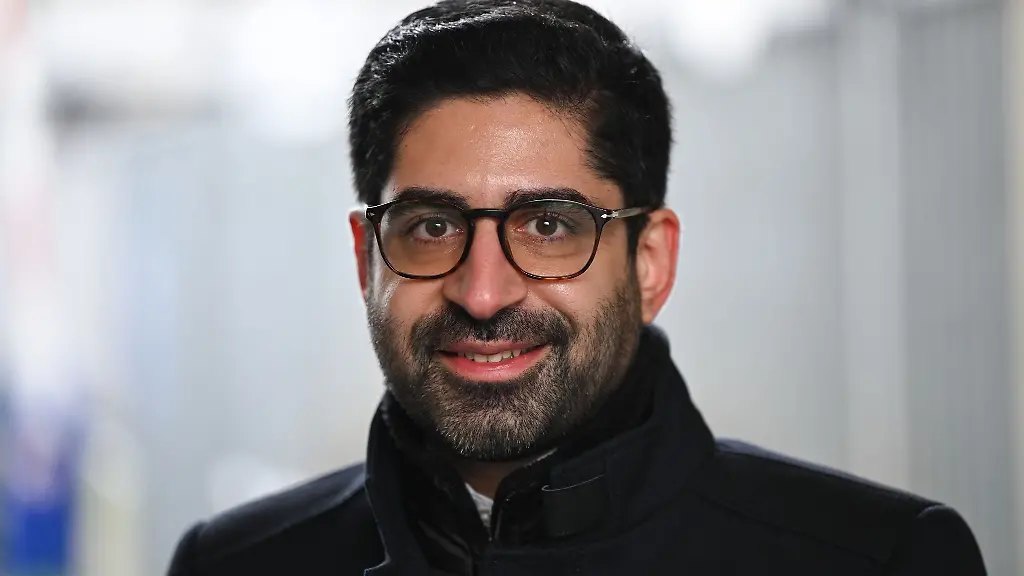 Kaweh-Mansoori-ist-Wirtschaftsminister-in-Hessen