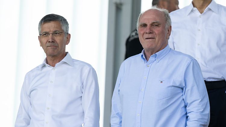 Uli Hoeneß wünscht sich, dass der FC Bayern künftig nicht mehr am Deadline Day tätig werden muss.