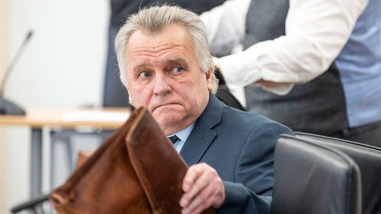  Günther Krause nahm an der 14. Staffel von "Ich bin ein Star - Holt mich hier raus" teil.