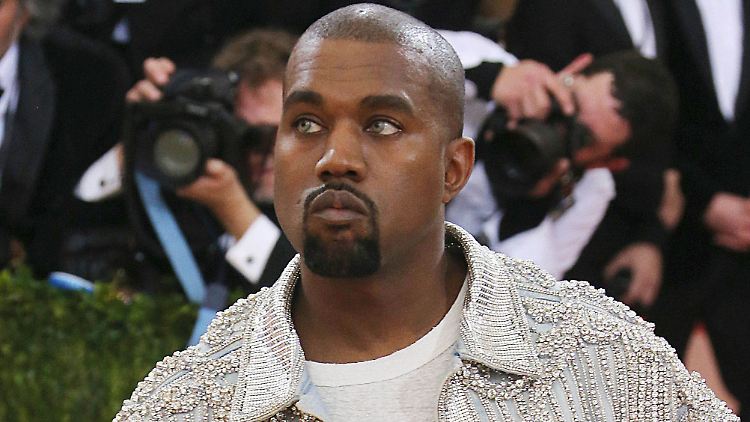Nur einen Monat nach seiner Scheidung von Kim Kardashian soll Kanye West erneut verheiratet sein.