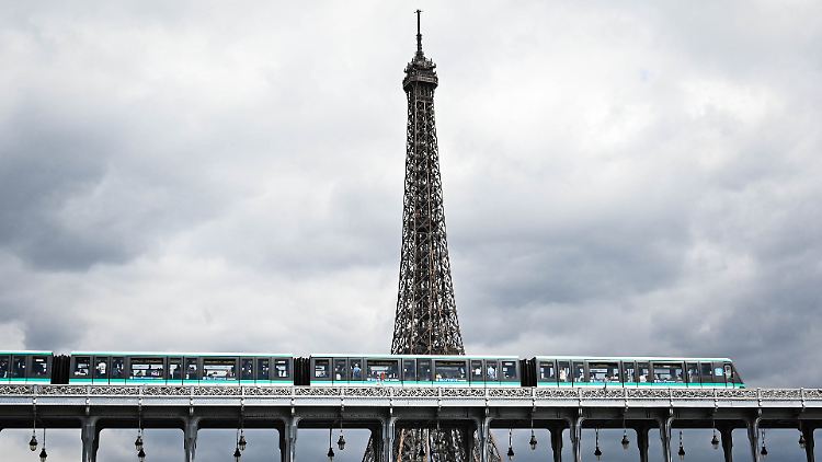 Präsident Emmanuel Macron will den Verkehr in Frankreich nachhaltiger machen.