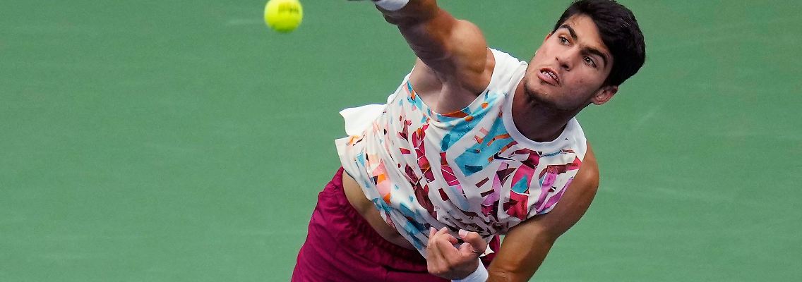 Gewann sein Achtelfinale gegen Matteo Arnaldi glatt in drei Sätzen: Carlos Alcaraz.