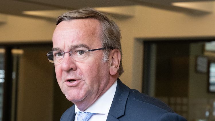 Minister in Finanznöten: Das Sondervermögen der Bundeswehr reicht nicht für die Vielzahl der Baustellen.