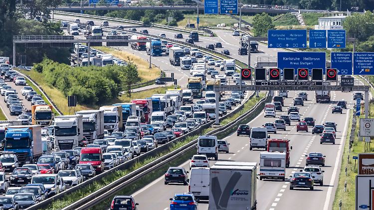 Auf Deutschlands Straßen fahren so viele Autos wie nie zuvor.