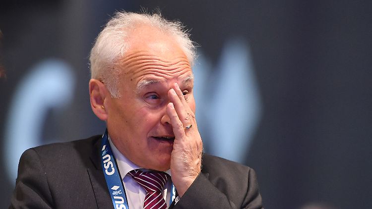 "Man kann Aiwanger natürlich nicht mit Trump gleichstellen. So groß ist der Aiwanger ja nicht. Aber die Methoden ähneln sich", sagt Erwin Huber.