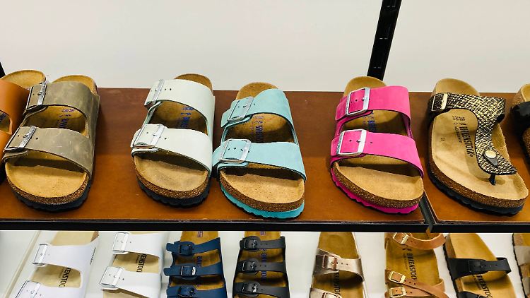Luxusmarke im Ökolatschenlook: Sogar "Barbie" greift zu Birkenstock-Sandalen. 