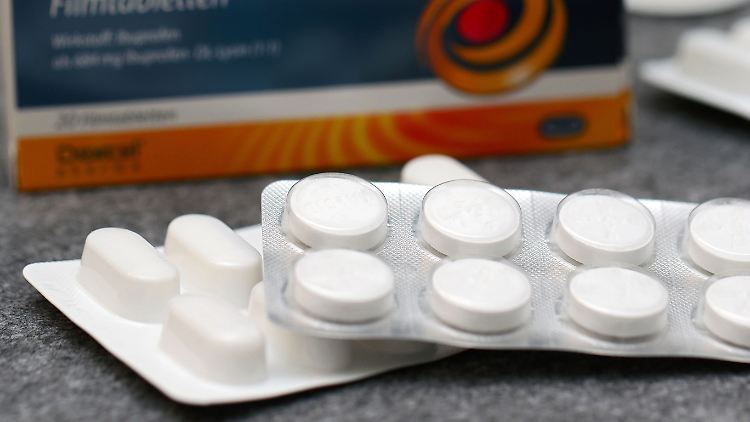 Hitze kann Gesundheitsbeschwerden verursachen. Einem RKI-Bericht zufolge kann auch die Einnahme bestimmter Medikamente zur Gefahr werden.