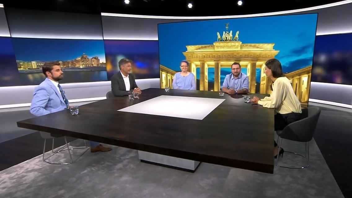 HabeckamTisch.JPG