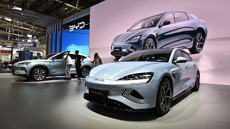 Auf der IAA in München stehen die chinesischen Autobauer in diesem Jahr erstmals im Rampenlicht. Hersteller wie BYD, Saic oder Nio drängen mit aller Macht nach Europa - auch auf den deutschen Markt.