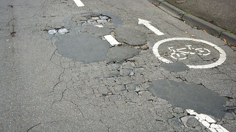 Zentraler Baustein müsse ein "kommunaler Investitionsfonds sein, der den Ausbau und die Sanierung der kommunalen Infrastruktur fokussiert", fordert der Städte- und Gemeindebund.