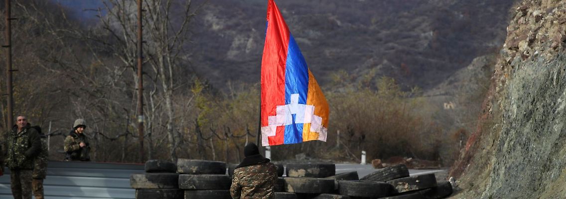 Die beiden ehemals sowjetischen Länder Armenien und Aserbaidschan kämpfen seit Jahrzehnten um die Region Berg-Karabach.